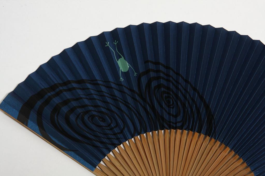 Hasegawa Men's Frog Fan, Blue, with Bag and Presentation Box