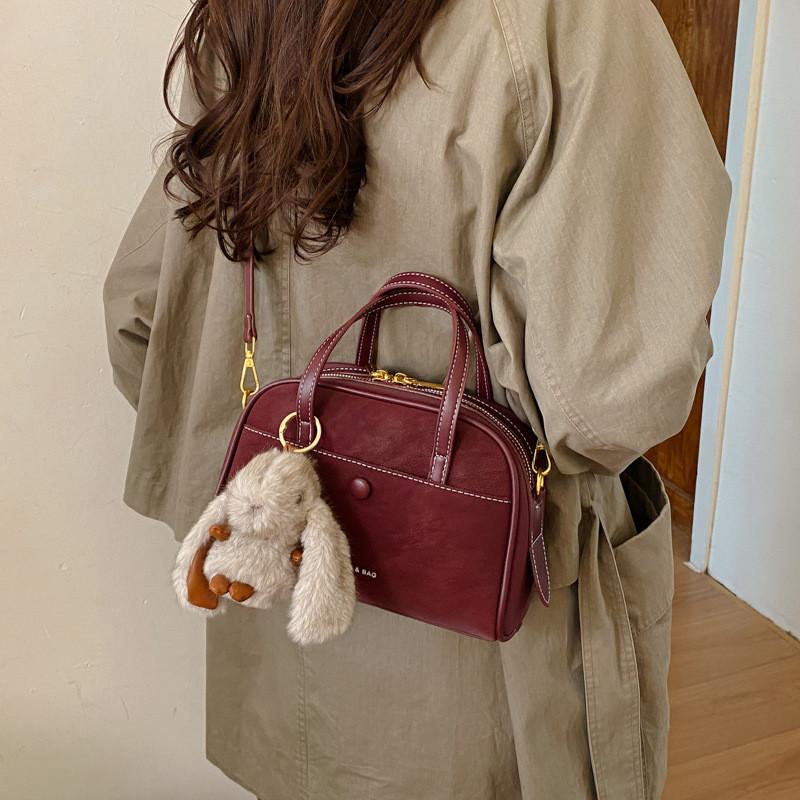 Modern Pu Bag For Women With Zipper Closure And Interior Pouch For Daily Use