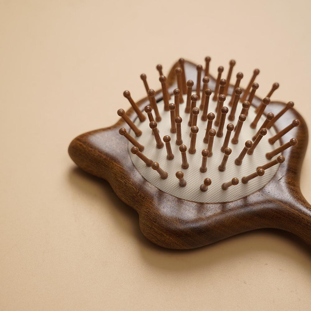 Sandalwood Cat Head Air Cushion Comb for Kids - Smooth & Portable Hairdressing Brush