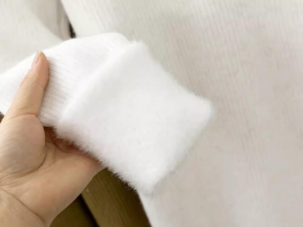 Women's Fleece-Lined One-Piece Sweater: Zip-Up Knitwear with Semi-High Neck for Autumn & Winter Layering.