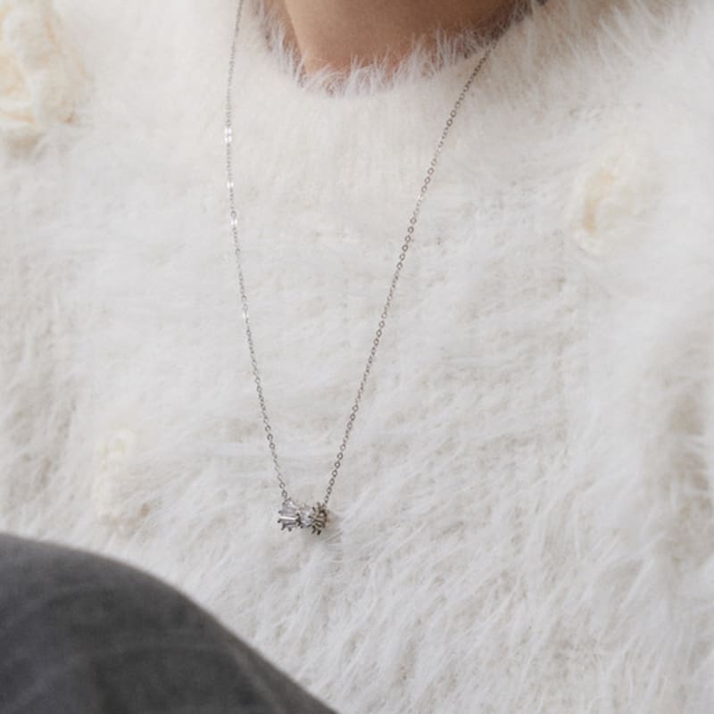 

MERRYMOTIVE Crystal ribbon necklace Free