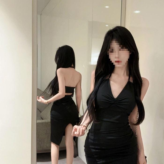 

Black Off-the-Shoulder Backless Halter Midi Dress with Slit and Built-in Bra L