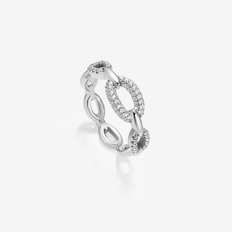 HEFANG Light Luxury Women's Chain Earrings - Fashionable and Versatile for Commuting or Dating, High-End Feel Ear Stud Accessories.