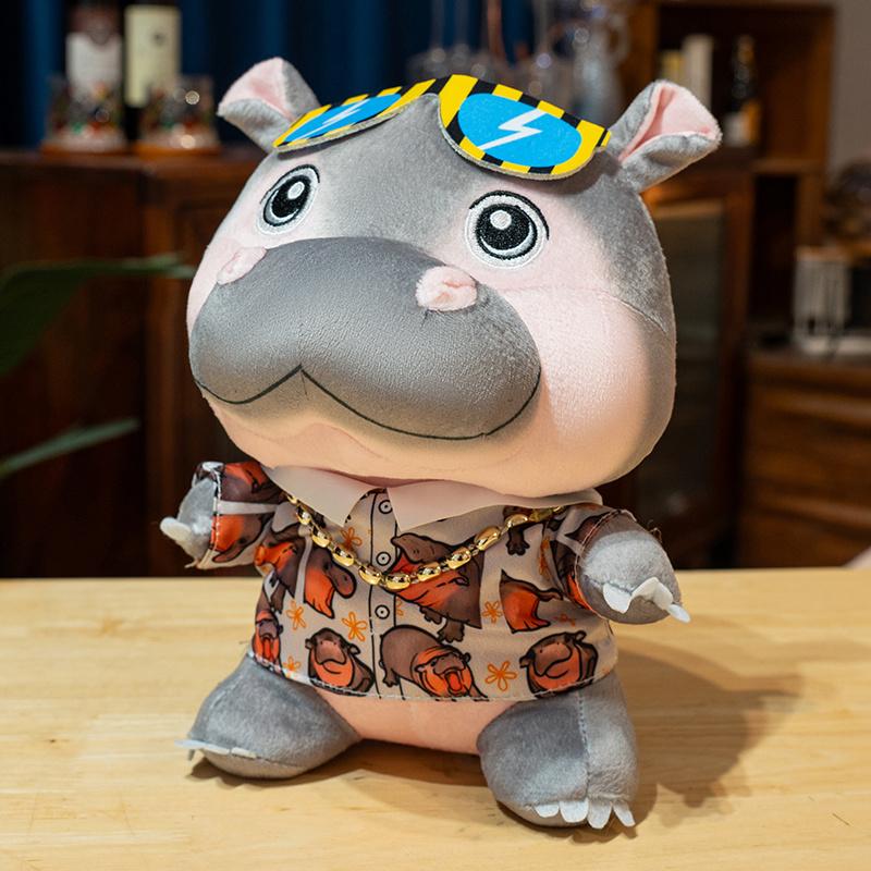 

Модная плюшевая игрушка в виде бегемота, мультяшные плюшевые животные, бегемоты, плюшевые игрушки с подвеской в виде рубашки и сумки, мультяшный брелок, подарки 23cm