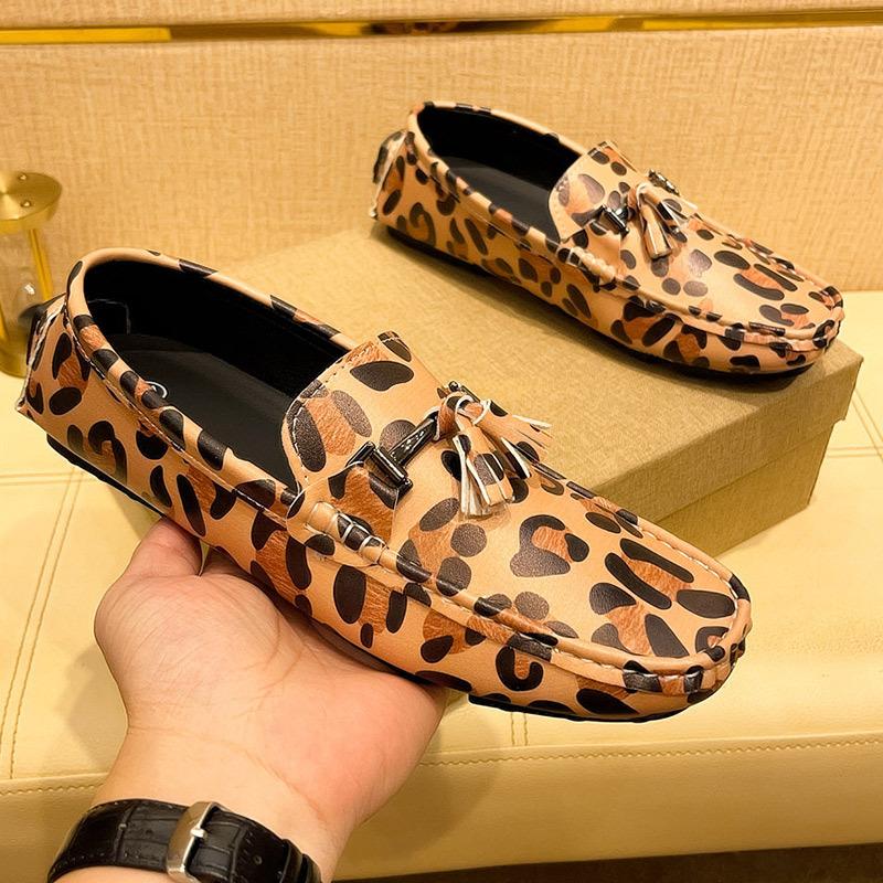 

2025 новые туфли Doudou с леопардовым принтом на лице, большие размеры, мужская повседневная мода, мягкая подошва, одна педаль, кожаные туфли, мокасины 39 темно-коричневого
