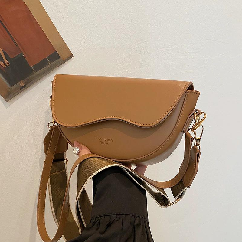 Women's Fashion Saddle Bag Crossbody Bag with Wide Shoulder Strap Casual Versatile Commuter Bag for Daily Fall Winter Christmas Gift