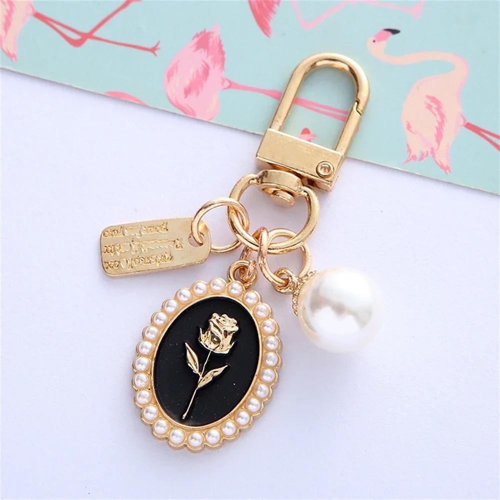Fashion Artificial Pearl Rose Keychains Metal Hangtag Pendant for Women Earphone Purse Bag Key Holder Accessories Jewelry Gift