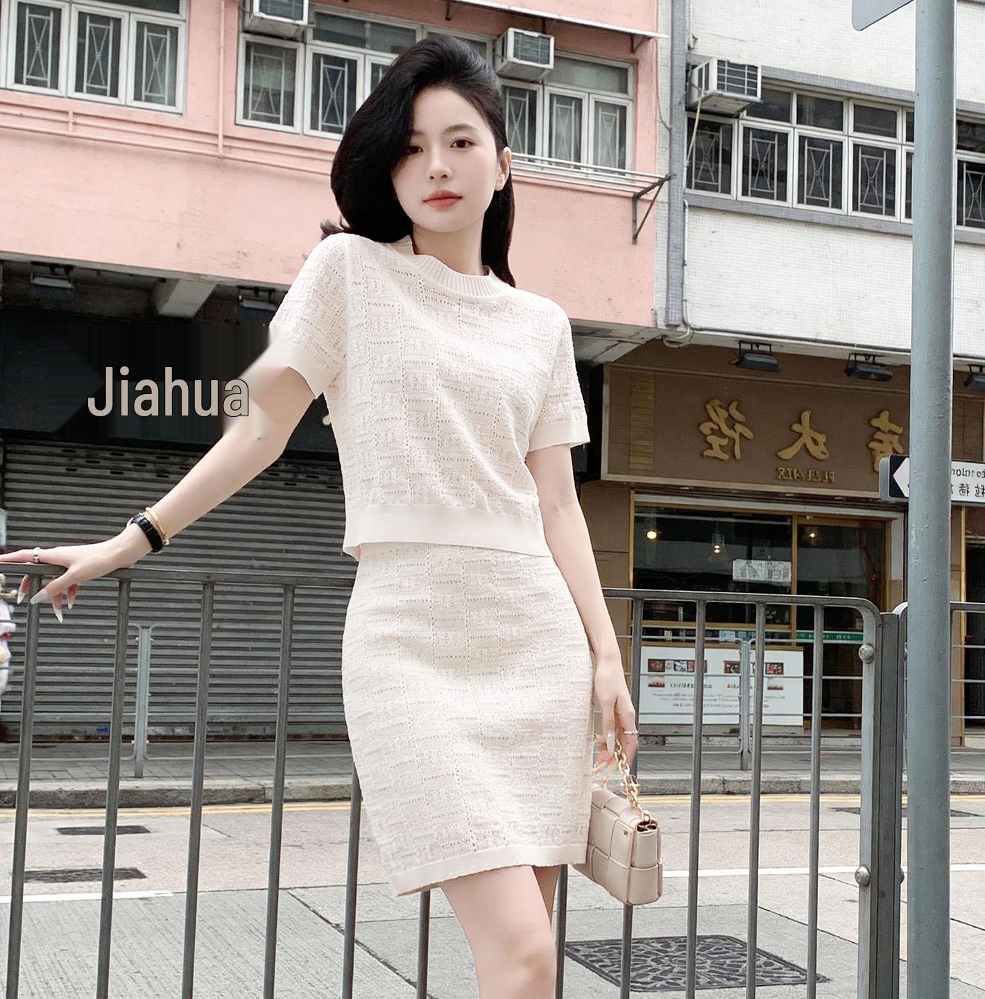 

Ice Silk Knit Short-Sleeve T-Shirt & Skirt Set - Women s Fashion Casual Two-Piece. Small
