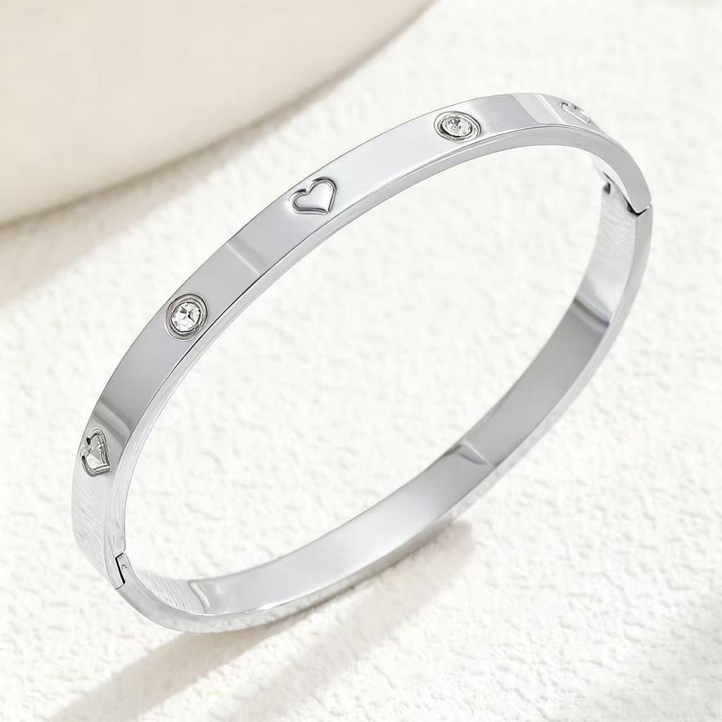 Elegant Love Heart Titanium Steel Bracelet with Diamonds