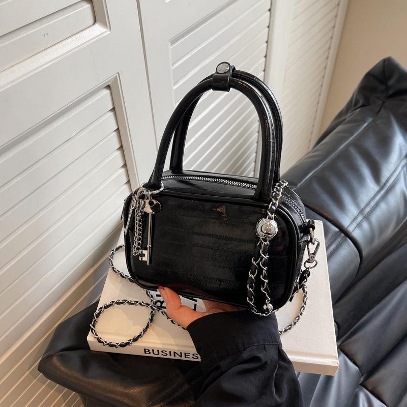 

Silver bag women s versatile new fashion design sense niche messenger bag women s portable small square bag чёрный