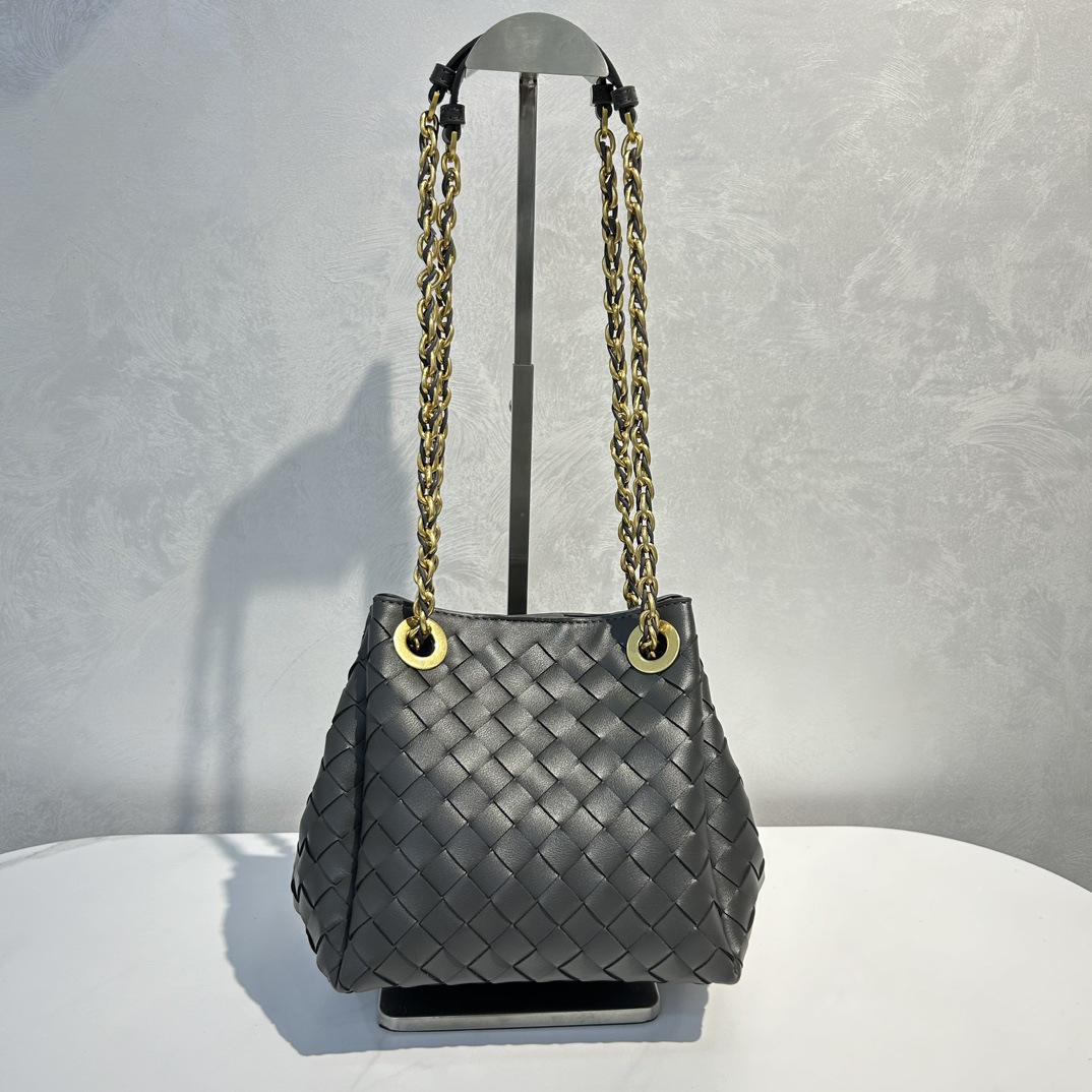 

2025 Женская сумка ручной работы из плетеной кожи с цепочкой – Универсальная сумка через плечо и через почтальонку 20x17x16.5 cm