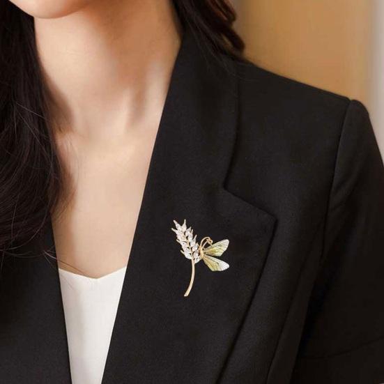 

Брошь-бабочка из пшеницы, блестящий декор со стразами, антикоррозийный сплав, хорошая детализация, реалистичное пальто, украшение для воротника рубашки, женская одежда, аксессуары, ювелирные изделия