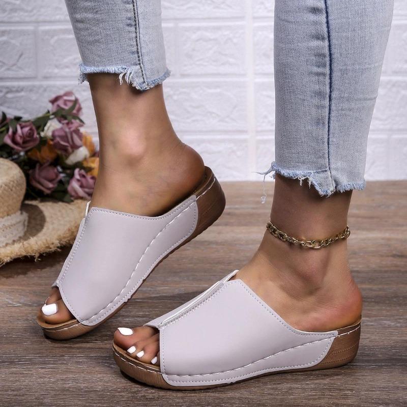 2025 Spring and Summer New Slippery Women's Comfortable Slope Heel Thick Sole Simple and Casual External Wearing Slippers