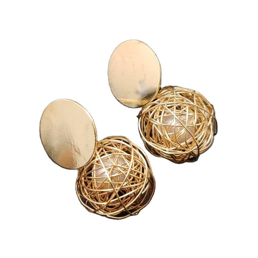Retro Geometric Braided Pearl Earrings: European & American Style, Korean Trendy Metal Accessories
