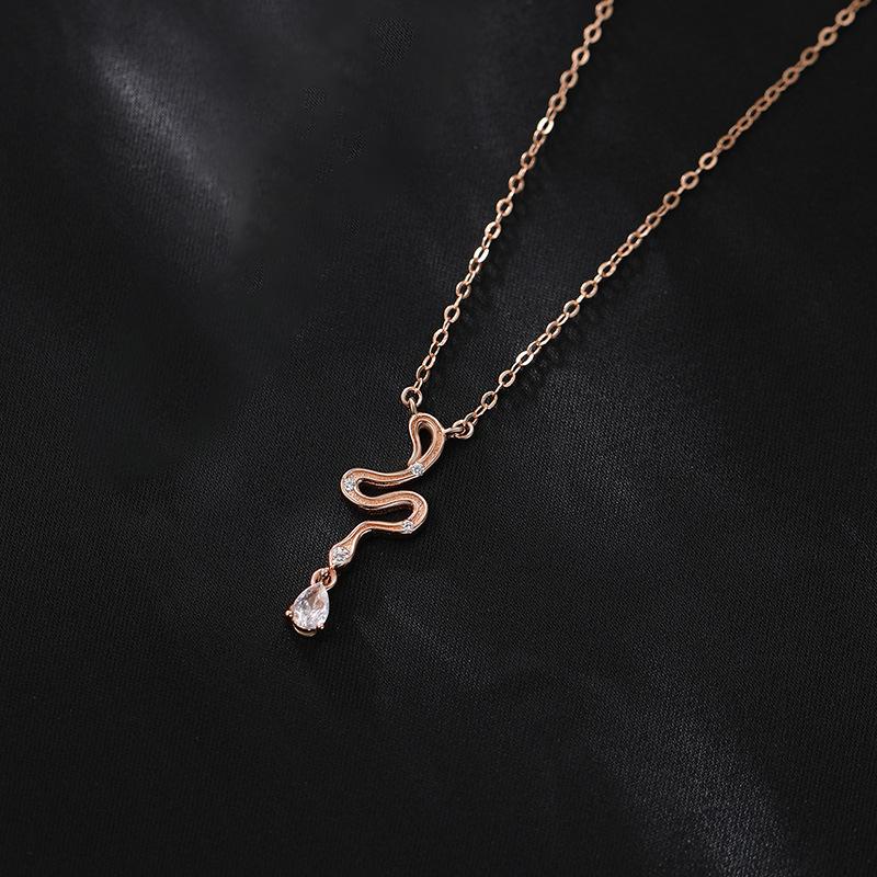 

New Water Drop Spirit Snake Necklace for Women, Ins Style, Fashion Trend, Collarbone Chain, Small and High End Sense 40CM рожевий колір золота