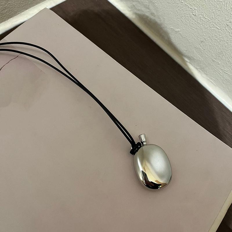 

Простая подвеска в виде бутылки с водой, пряжка для мира, металлическая цепочка для свитера, ожерелье в холодном стиле для женщин, винтажное универсальное украшение на шею