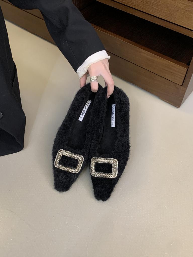 Autumn and winter new pointed gentle rhinestone velvet warm Doudou cotton shoes fashionable soft-soled single shoes