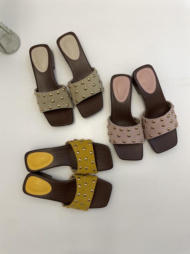 Fashion Women Rivet Sandals Ladies Square Heels Elegant Summer Slippers Outside Pu Leather Female Slides Fashion Woman Sandals