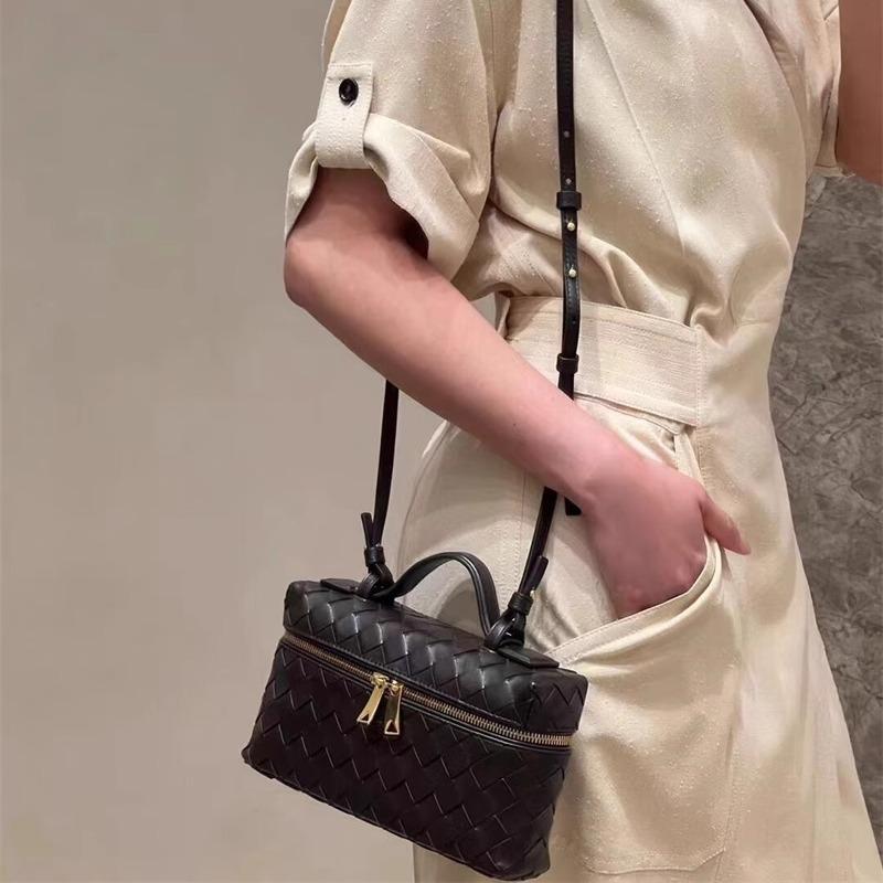 VI New Woven Box Bag Casual Fashion Handbag Leather Shoulder Crossbody Lunch Box Bag Women's Bag