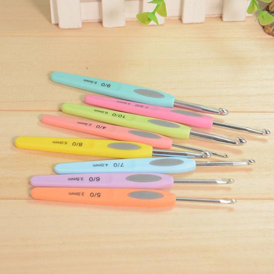 8 stk Genser Skjerf DIY Håndverk Heklenåler Plasthåndtak Strikkepinner