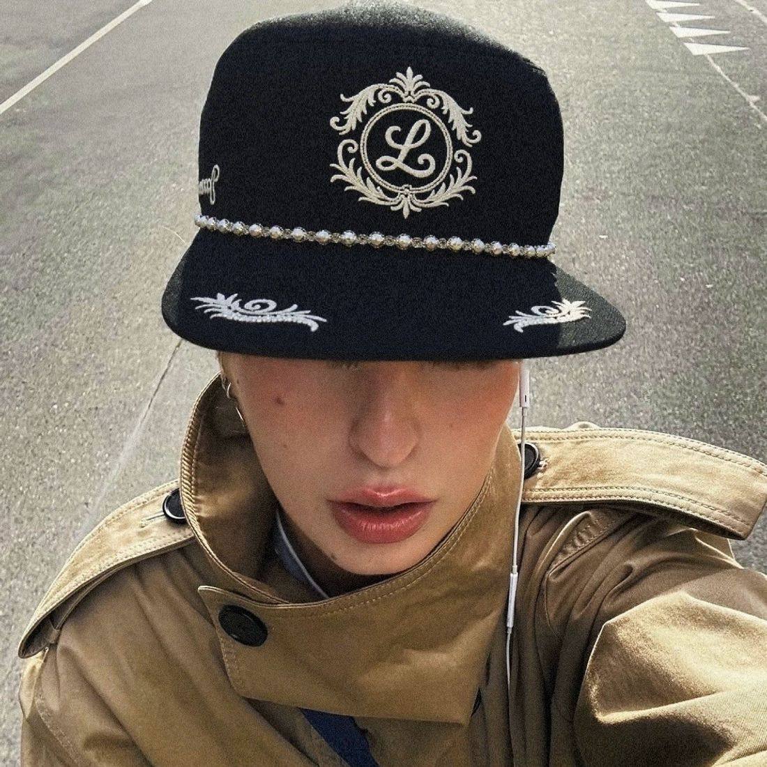 

Unisex Retro Rhinestone Pearl Chain Flat-top Embroidered Letter Cap, Casual Versatile Duckbill Print Flat-brimmed Baseball Cap Adjustable чорний