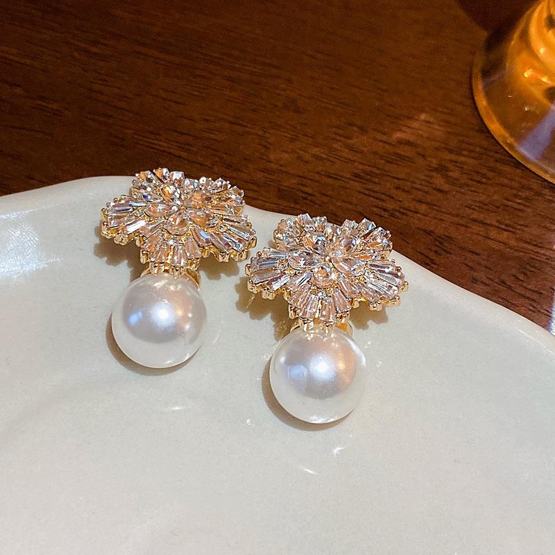 European and American Exaggerated Diamond-encrusted Flower Bow Fringed Earrings Personalized Earrings Internet Celebrity Temperament Earrings