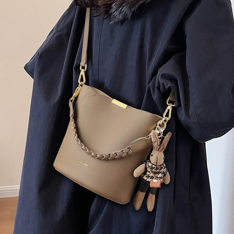 Retro Messenger Bag, High-End Portable Bucket Bag, Fashionable And Exquisite, Versatile Shoulder Messenger Bag, Large Capacity Women