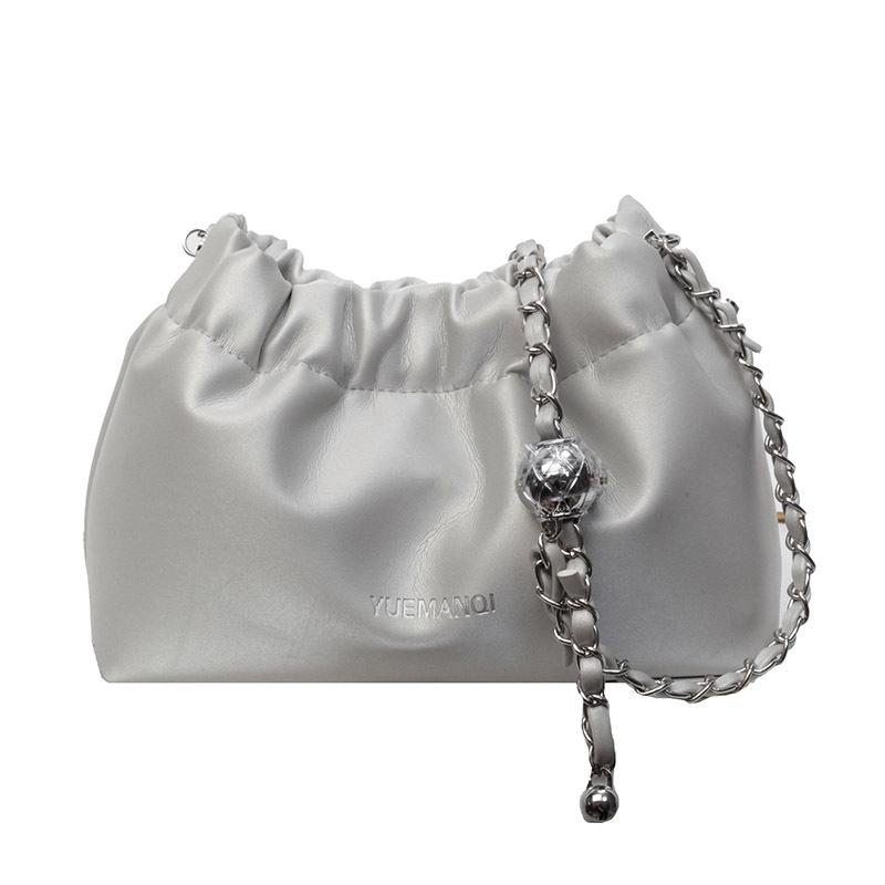 2025 new Korean version niche design simple pleated cloud bag fashion versatile commuter chain messenger bag women