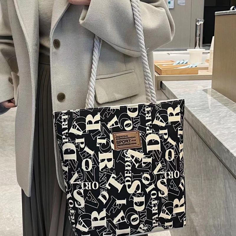 Large Capacity Canvas Tote: Simple, Stylish Commuter Bag for Female Students with Letter Print