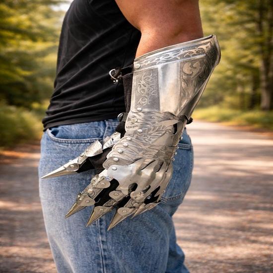 Medieval Steel Gauntlets with Claws, Gothic Knight Armor Gloves, Fantasy LARP Costume