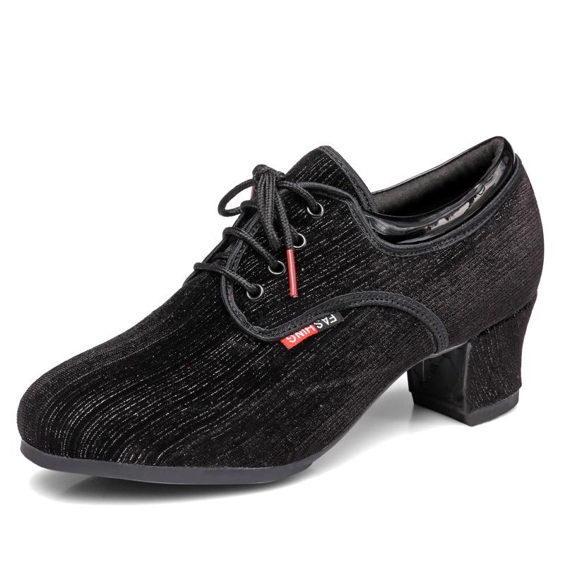 

Новые туфли для квадратного танца мягкая подошва мягкая поверхность туфли для латиноамериканских танцев туфли для матросского танца туфли для танцев на открытом воздухе женские туфли для танцев средней высоты 42