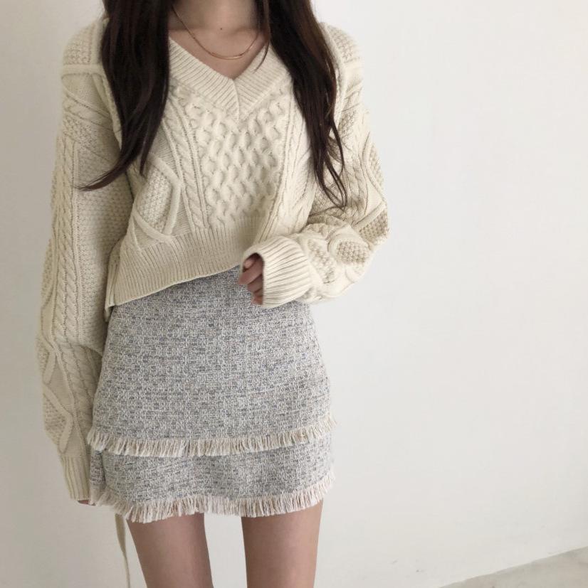 Retro V-Neck Knit Sweater with Back Tie – Stylish Autumn/Winter Women's Fashion