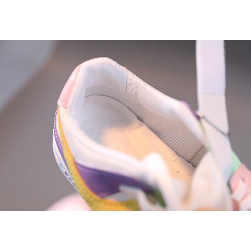 Koreanischer schlichter Stil Frühling und Herbst neue Kindersportschuhe Spleißfarbe Mode Board Schuhe weiche Sohle rutschfest Trendschuhe