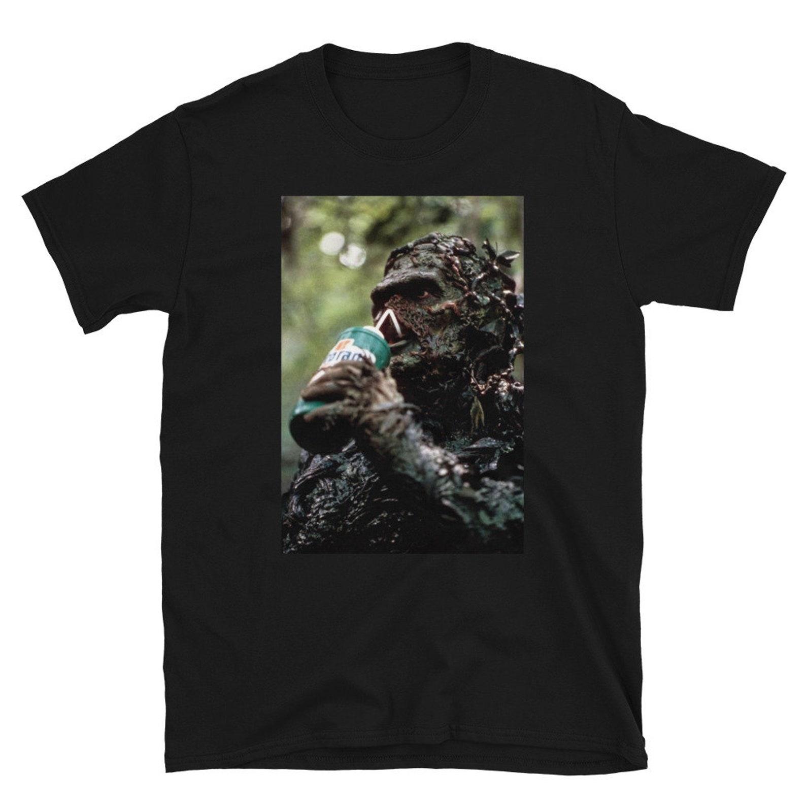 swamp thing drinking a soda on set T-Shirt M
