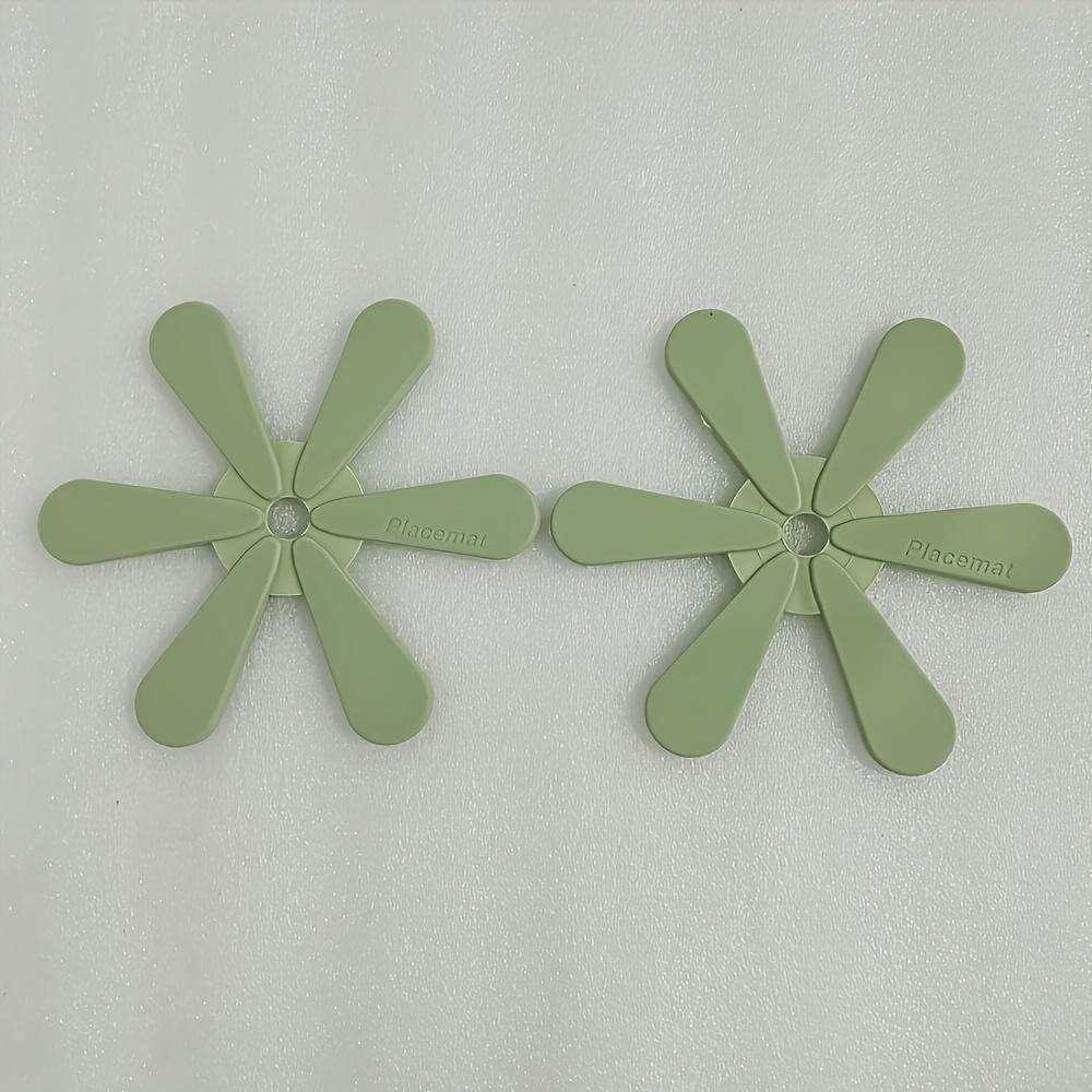 2PCS Christmas tree heat-resistant and insulated coaster, foldable heat-resistant wine cup coaster, home restaurant and bar