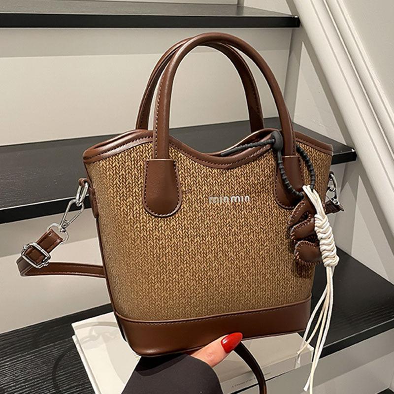 

Niche simple contrasting color shoulder handbag women s autumn new versatile messenger bucket bag