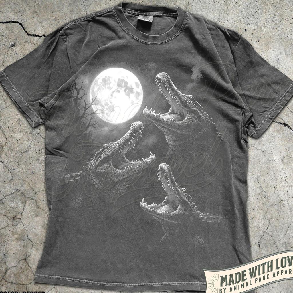 Alligators Howling At The Moon Graphic Tee, Retro Alligator Shirt, Everglades Crocodile Tee, Dark Animal Graphic, Gift Florida Crocodiles
