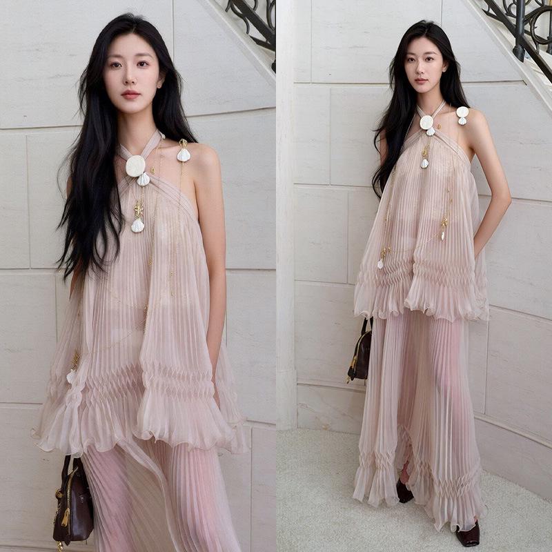 

Lotus Pink Halter Neck Pleated Dress: Elegant Two-Piece Vacation Style for Women L (58-63 kg)