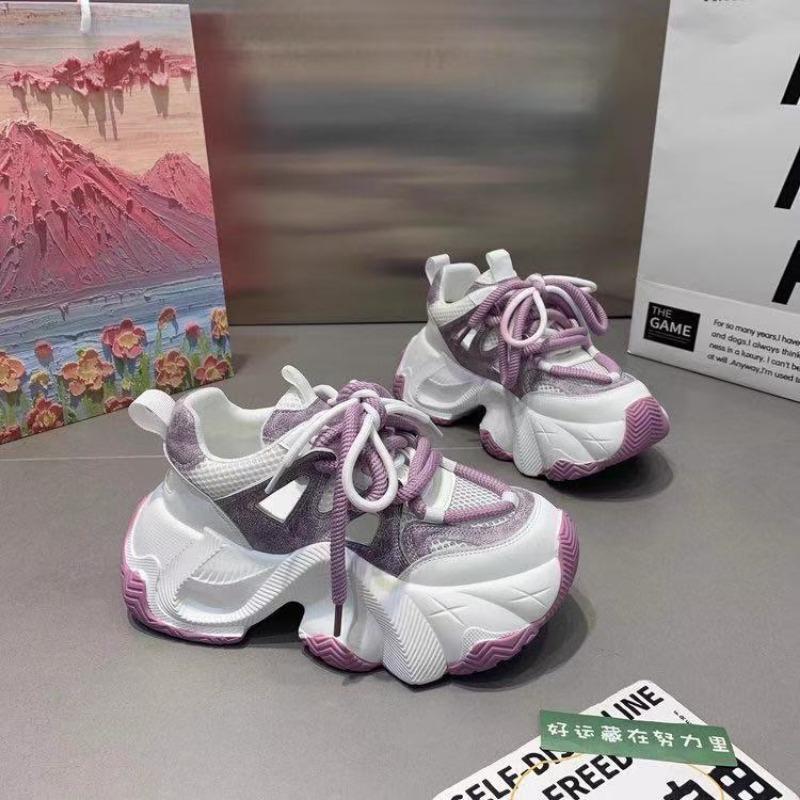 Lässige bequeme atmungsaktive sportliche Freizeitschuhe dicksohlige hohle Sommer-Neuheiten vielseitige Mesh-Dad-Schuhe Damen