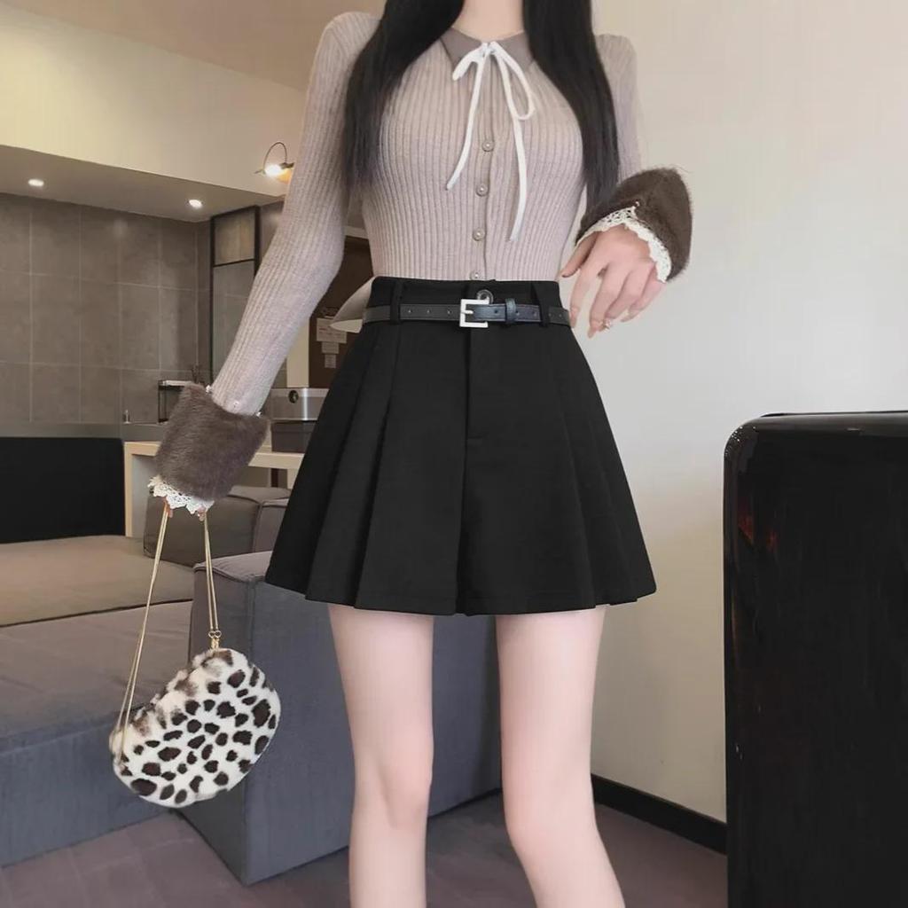 Women's High-Waist Brown Wool Pleated Shorts, Wide-Leg Casual Skirt Pants for Autumn/Winter 2024.