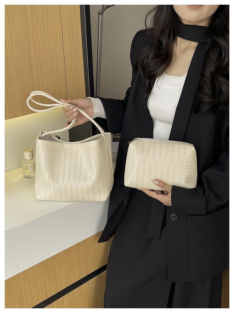 Korean Niche Retro Woven Underarm Bag - Trendy 2026 Fashion for Women, Perfect for Outings & Commuting, Mother-Child Style.