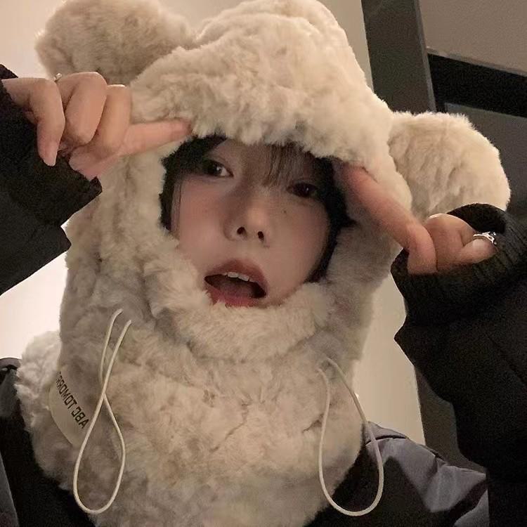 Cozy Bear Ear Plush Hat: All-in-One Warmth for Winter Cycling