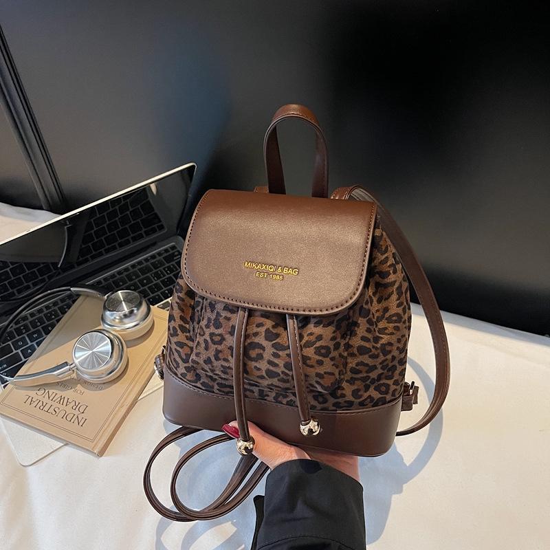 

Винтажный маленький рюкзак с леопардовым принтом - Модная и универсальная женская сумка для осени/зимы 2025. кофейный