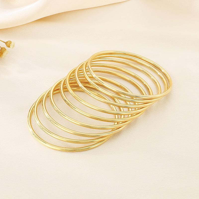 Europäischer & Amerikanischer Stil Stapelbare 3mm Edelstahl 304 Schlichte Drahtarmreifen - Mehrfarbig, Nahtlos, Einteiliges Design.