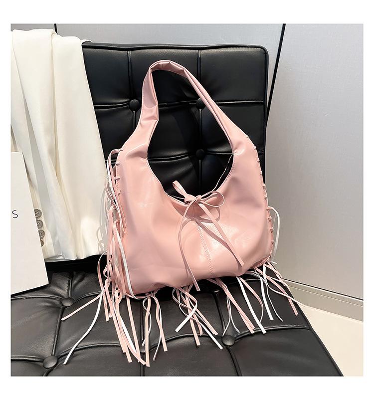 Retro bag women's large-capacity new autumn and winter niche shoulder underarm bag fringed tote bag