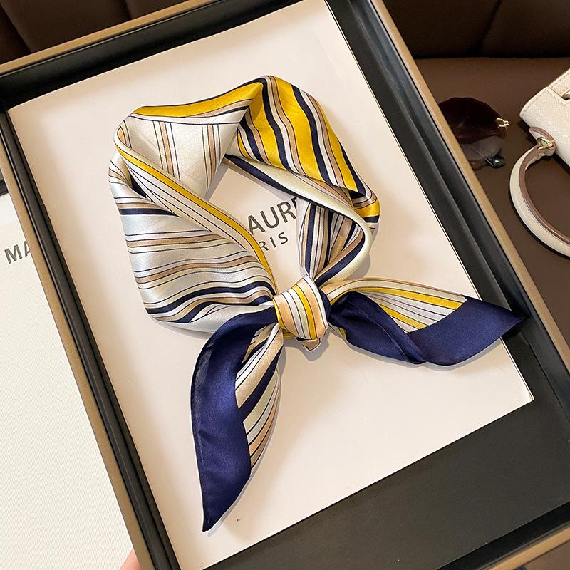 

Korean-Style Black Mulberry Silk Striped Scarf for Women - Spring/Summer Neckerchief or Bag Tie 53x53 cm темно-синього кольору