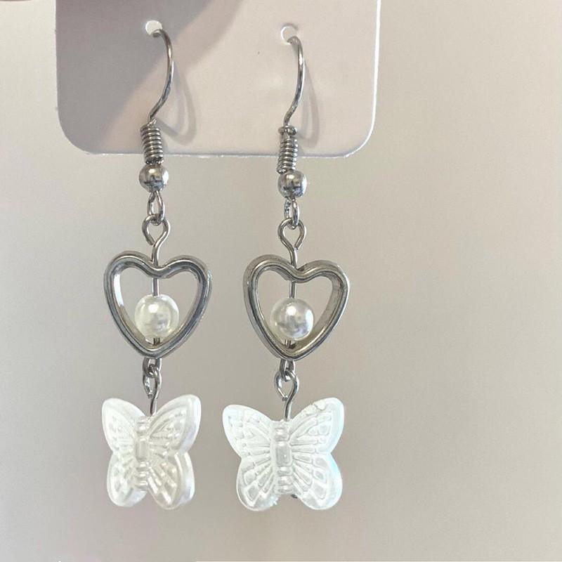 

Temperament Charm Sliver Color Hollowed-out Heart-shaped Imitation Pearl Butterfly Dangle Earrings for Women Sweet Jewelry Gift