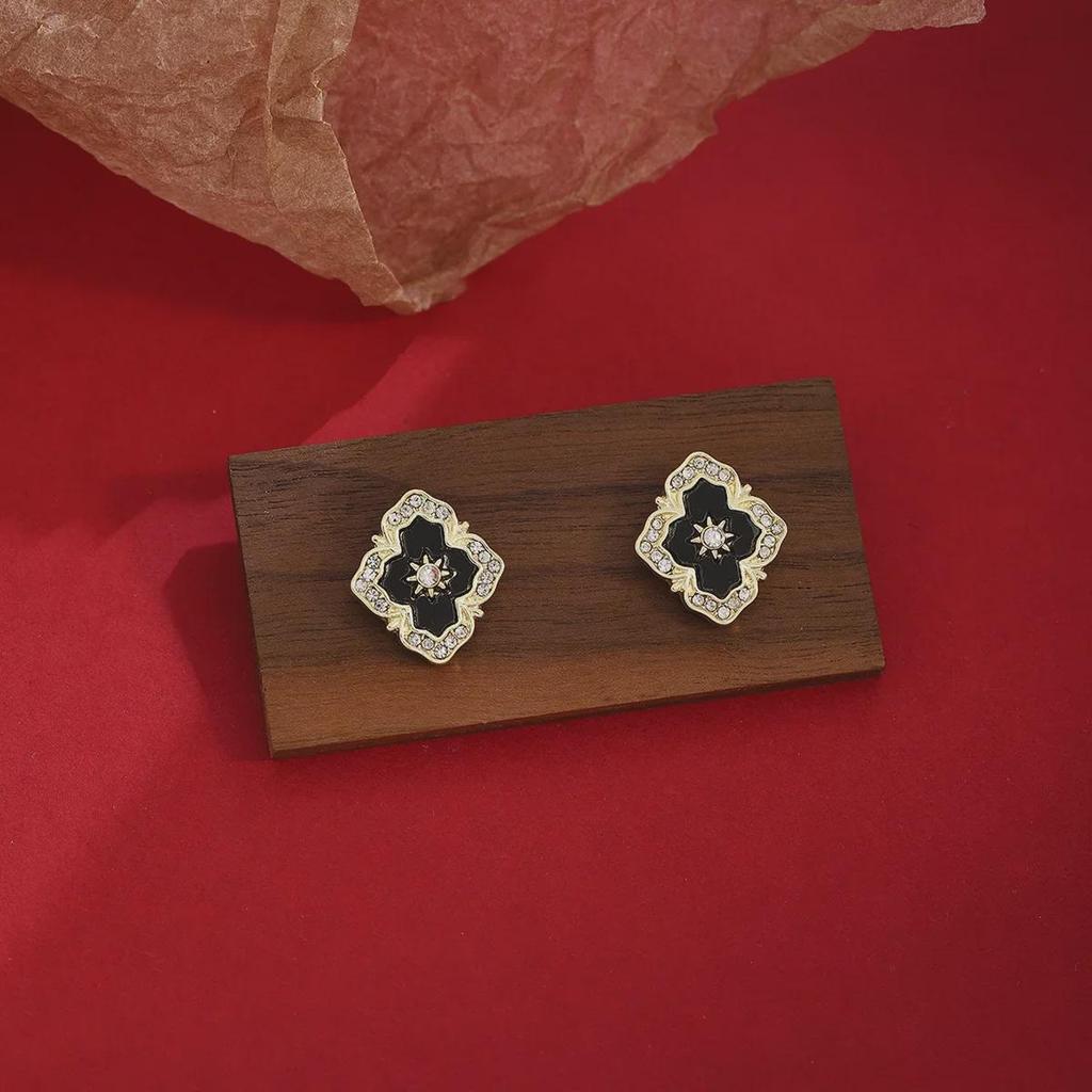 Vintage French Retro Diamond Lace Rhombus Earrings - Light Luxury & High-End Style