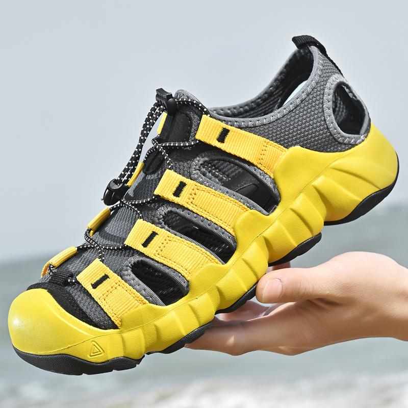 Fashion New Summer Men Comfort Sandals Hollow Out Breathable Flats Leather Casual for Driving Shoes Beach Vacation Soft Sole Men Sandal