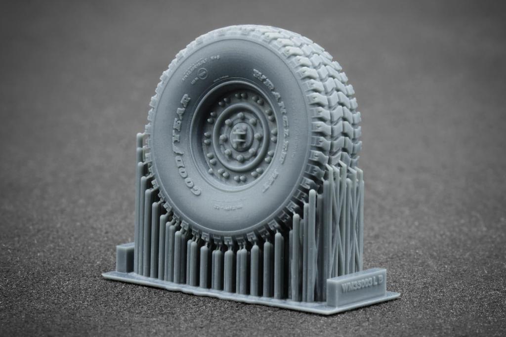 HMMWV MT Radsatz 5 Stück Kunststoffmodell SCXWM35003 Scale-X 1/35 Set, 24-Loch-Typ, (für ICM/Academy Modelle), Teile, (Militärfahrzeuge)